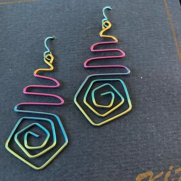 Colorful Wire Earrings Kimi Designs - Picture 4 of 4